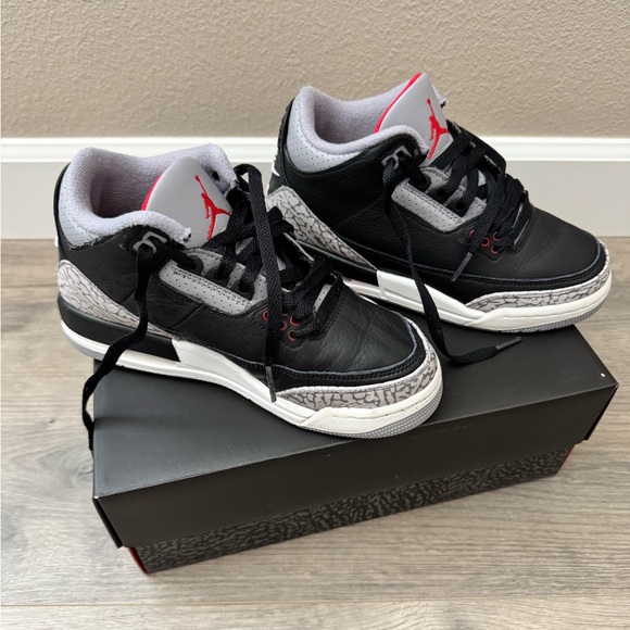 Boys Air Jordan 3 Retro "Black
Cement" - Picture 7 of 9